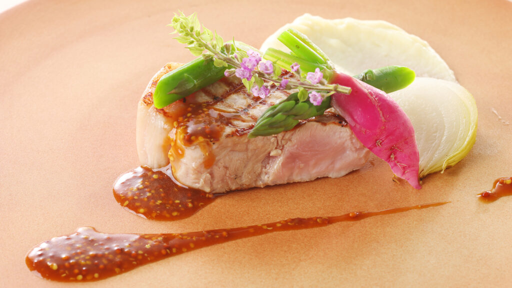 お肉料理:結婚記念日を優雅に祝うフレンチフルコース『Mille mercis』プラン – 瀬戸内レストランBLUNO