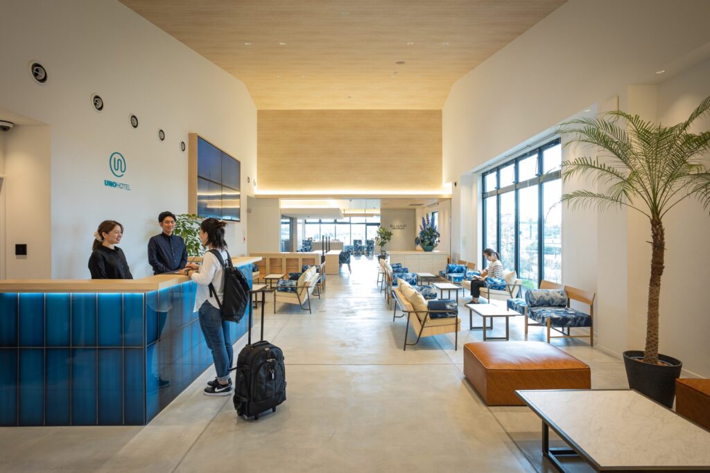 UNO HOTELロビー。瀬戸内での旅と体験をシームレスにつなぐ拠点