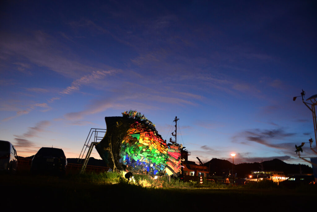 宇野のコチヌは瀬戸内国際芸術祭の作品のひとつ。滑り台にもなってるため子連れに人気。