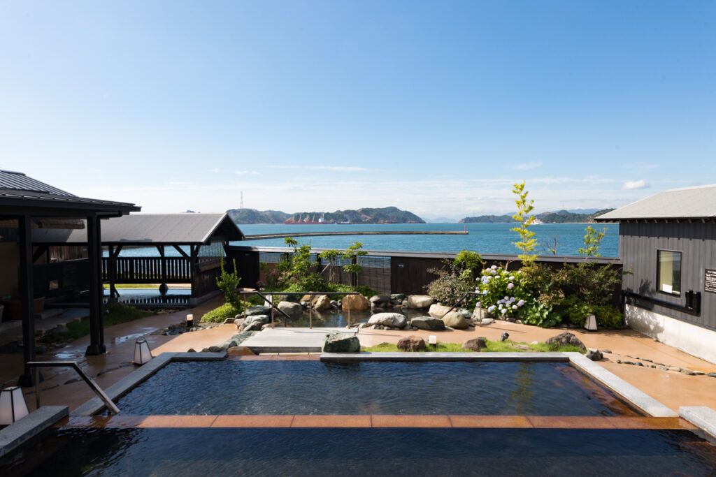 BBQ後は瀬戸内温泉たまの湯へ。開放感たっぷりの天然温泉を楽しむ